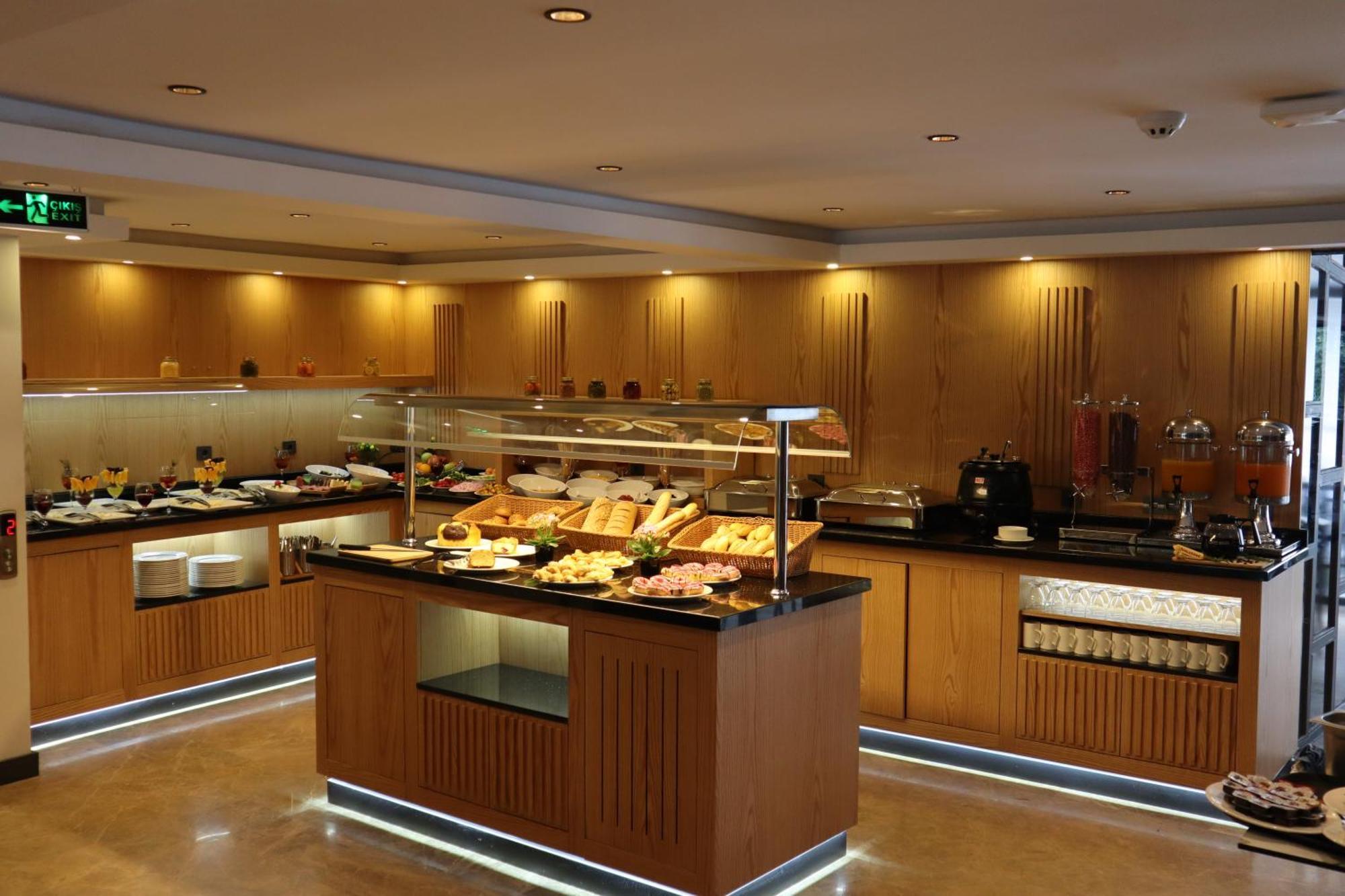 Days Inn By Wyndham Istanbul Arnavutkoy Екстериор снимка