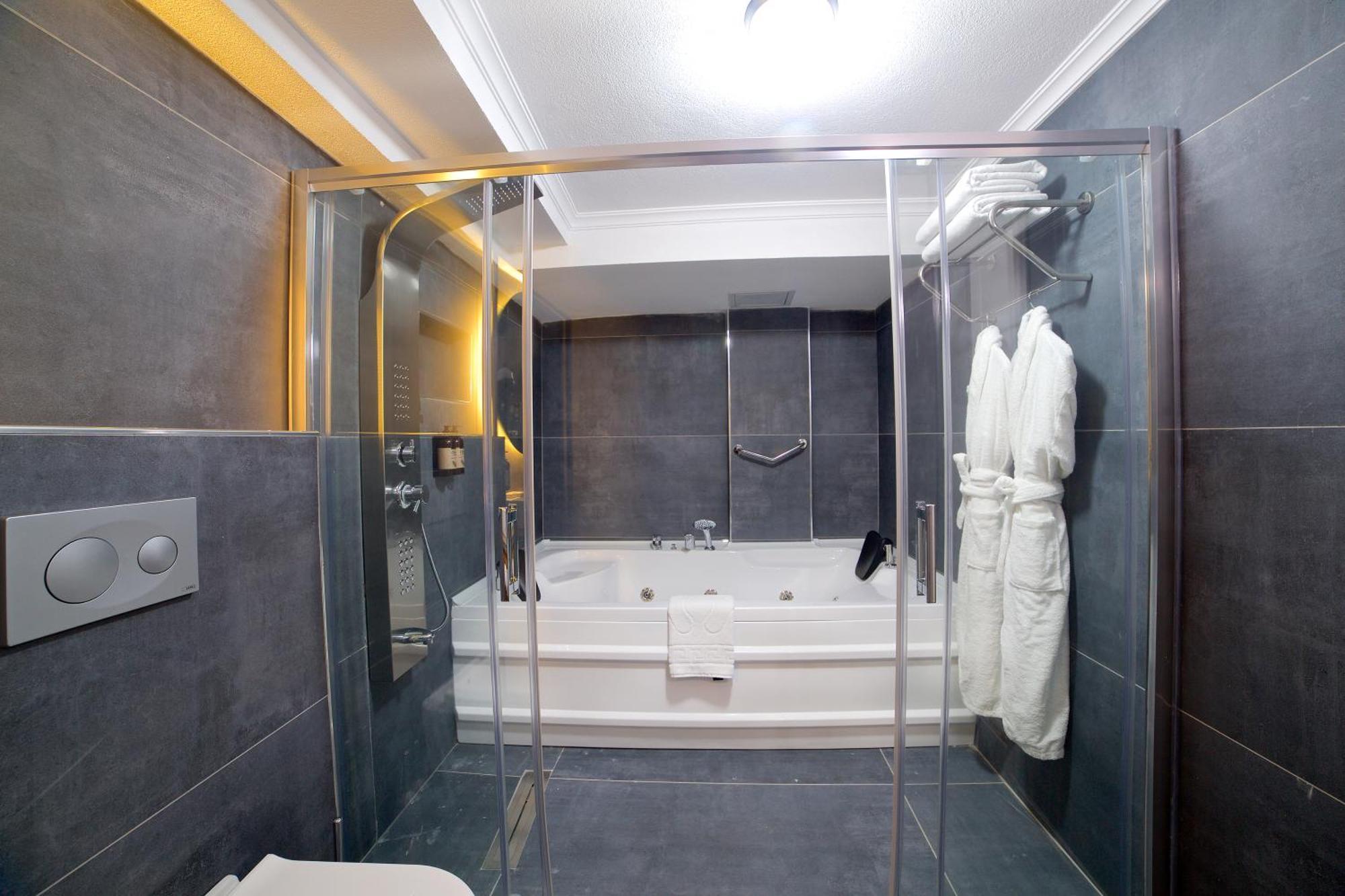 Days Inn By Wyndham Istanbul Arnavutkoy Екстериор снимка